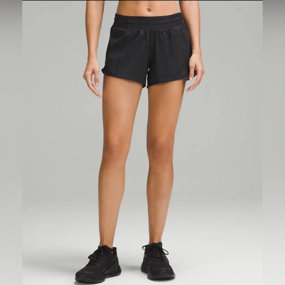 LULULEMON women’s Hotty hot shorts size 4 ⚡️